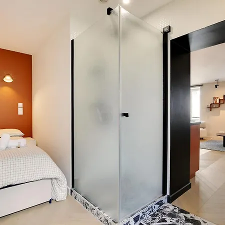 Luxury Flat Four Peoples